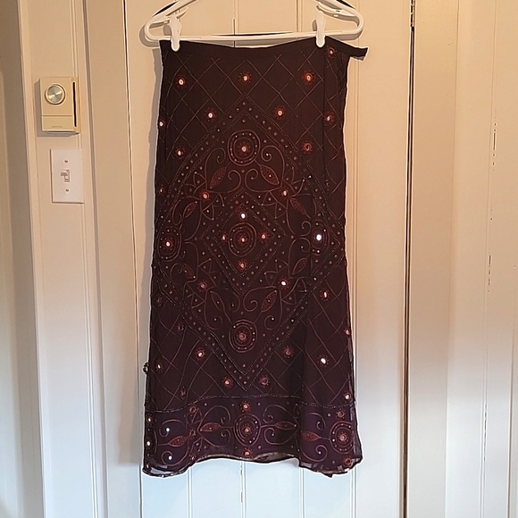 Brown skirt with sequins, beeds, and miroirs - Picture 3 of 7